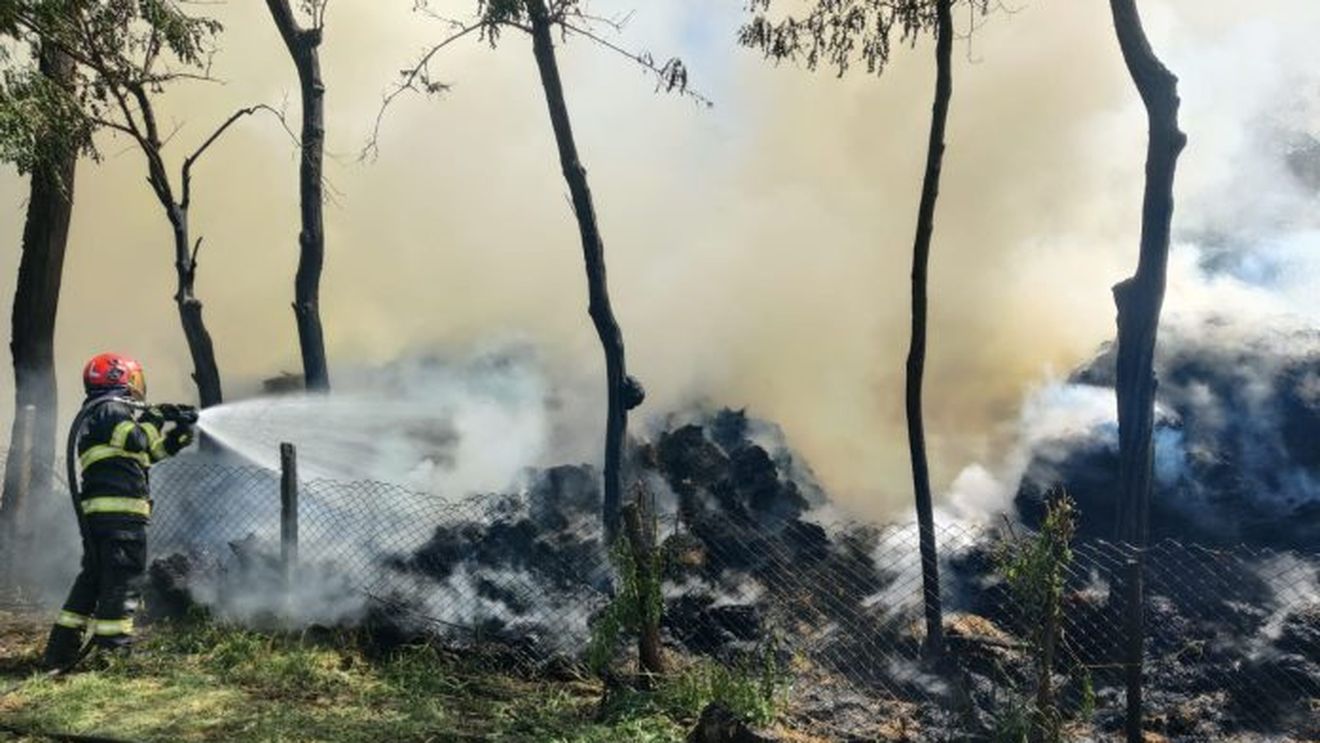 30 de tone de furaje distruse de foc/Incendiul s-a produs în Plopenii Mari, județul Botoșani