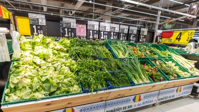 Ce poți cumpăra cu 50 de lei în luna iunie / Un exemplu de meniu cu produse românești de sezon: de la cartofi noi și cireșe la gulii și dovlecei