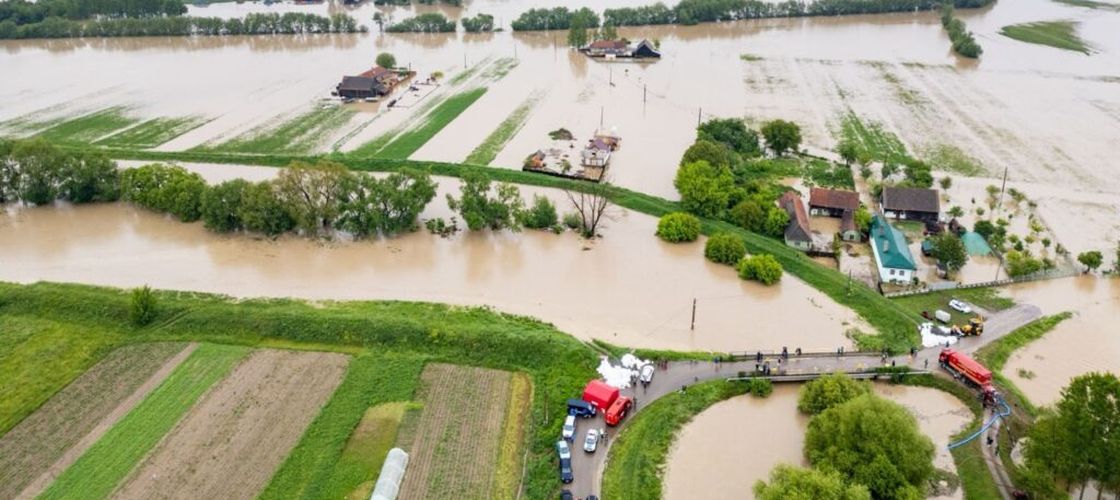 Inundații catastrofale în bazinul legumicol de la Glodeanu Sărat după un potop de doar 15 minute