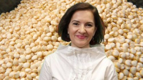 Bufeurile și alimentația: Cum putem reduce intensitatea lor prin ceea ce mâncăm / Tania Fântână, nutriționist: „Stilul alimentar are un rol important în reducerea frecvenței și intensității bufeurilor”
