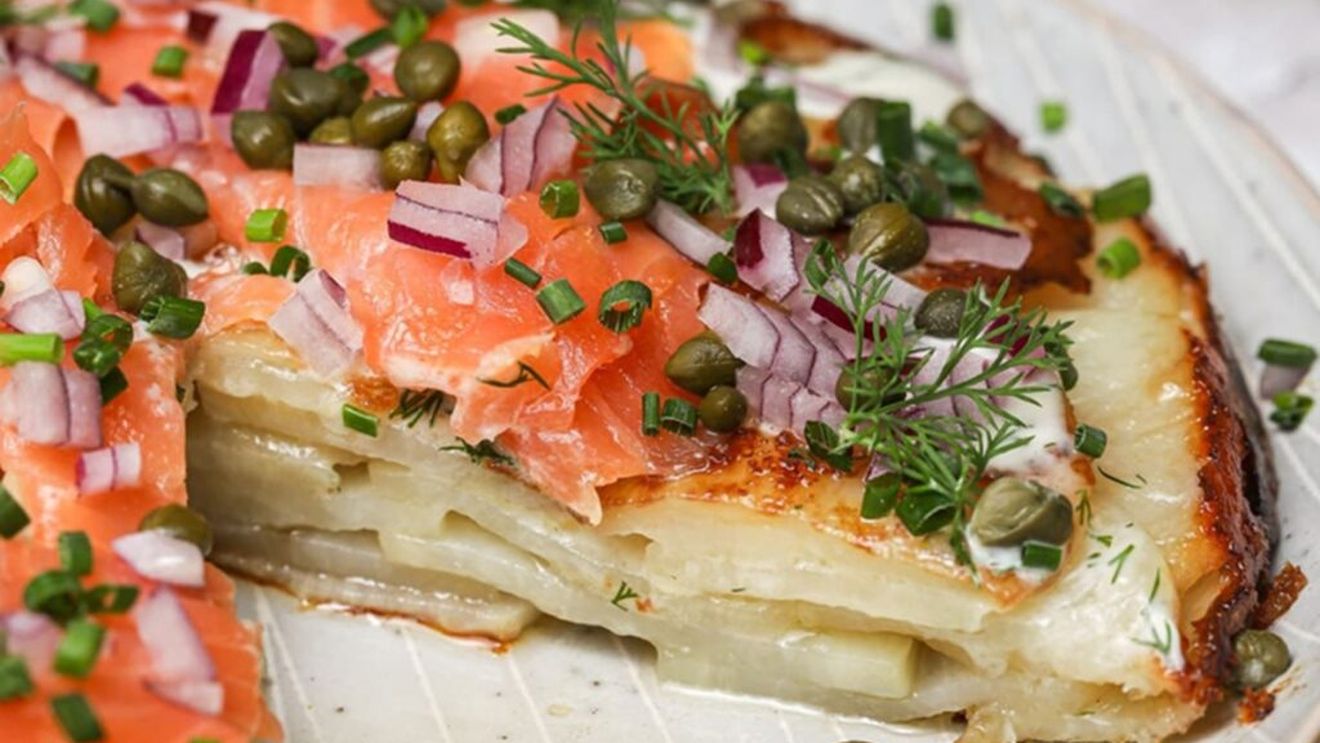 Galette crocantă de cartofi cu somon afumat și crème fraîche / Un mic dejun altfel, ușor de preparat și special, pentru o zi de duminică