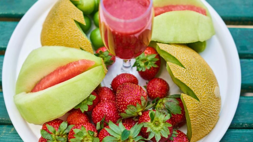 Top 10 sucuri naturale, pentru o hidratare optimă/Din ce fructe sunt și cum se prepară