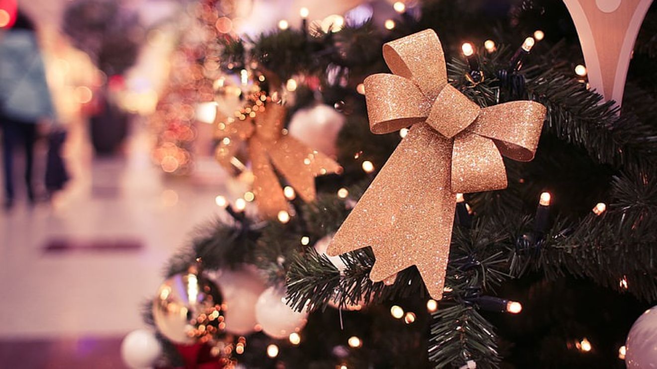 „Cea mai frumoasă vitrină de Crăciun”: Magazinele, cafenelele, restaurantele, galeriile comerciale și hotelurile din Constanța sunt încurajate să își decoreze vitrinele stradale cu cele mai ingenioase și estetice decorațiuni / Cea mai spectaculoasă vitrină va primi 6.000 de lei