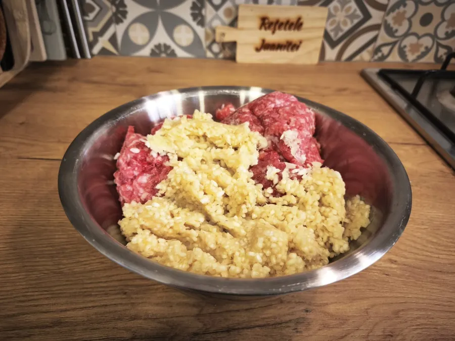 Varză umplută cu carne/ Arată ca o sarma uriașă și are gust de sarmale, doar că este mai ușor de preparat