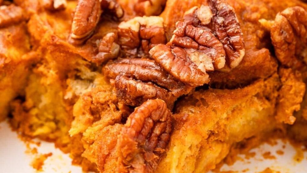 Nu arunca bucățile de cozonac uscat/ Transformă-le într-o budincă delicioasă pentru micul dejun sau o gustare/ Rețeta pas cu pas