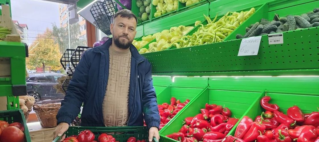 FOTO | „Asta ne trebuia, nu săli de jocuri de noroc” / Un aprozar deschis la Sibiu vinde legume românești cu prețuri sub 10 lei/kg / Magazinul este, de fapt, o cooperativă agricolă formată din 75 de familii de producători