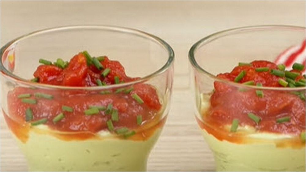 Rețetele Juanitei | Aperitiv, mousse de avocado cu roșii, o propunere de gustare sau cină lejeră și ușor de preparat