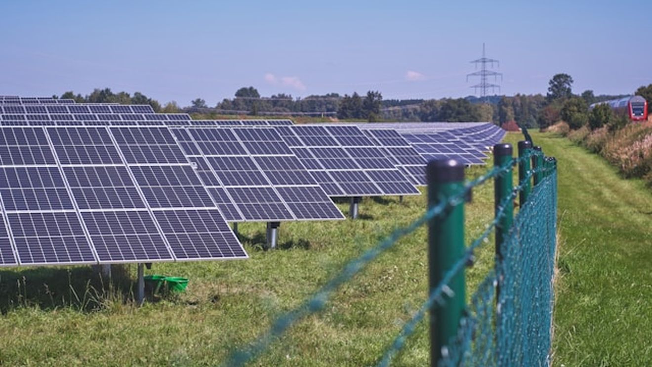 Tehnologia agrivoltaică (agri-PV) - un beneficiu major pentru mediu și economie / Este posibilă tehnologia agrivoltaică în România?