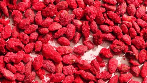 Pralinele roz, simbol al orașului Lyon. Sunt migdale caramelizate acoperite cu un strat crocant de zahăr roz