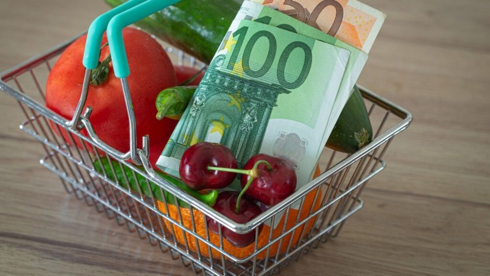 Gospodăriile din zona euro cheltuiesc cu aproximativ o treime mai mult pentru alimente decât înainte de pandemia Covid-19/ Banca Centrală Europeană: Prețurile alimentelor au crescut mai mult decât pentru alte produse
