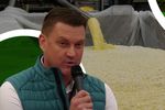 FOTO-VIDEO | Cum a ajuns o cooperativă din Harghita să proceseze zilnic până la 6.000 de litri de lapte de la fermierii locali: „Ne-am adaptat la situație. Prețul laptelui era foarte, foarte scăzut”