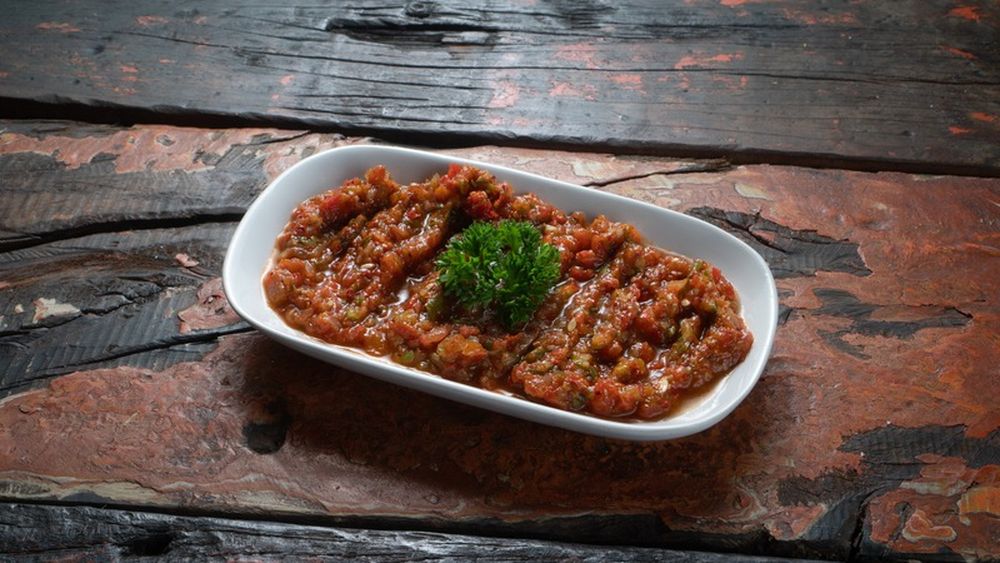 Salată ezme, rețetă tradițională din bucătăria turcească. Cum se prepară și de unde provine