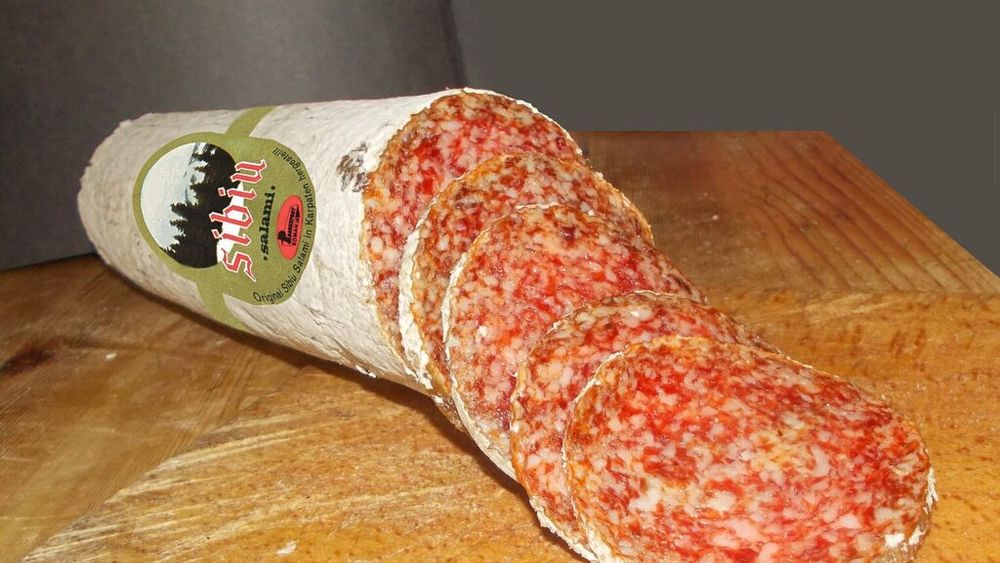 Povestea Salamului de Sibiu care, de fapt, se producea la Mediaș și Sinaia / De unde vine mitul cum că ar conține carne de cal