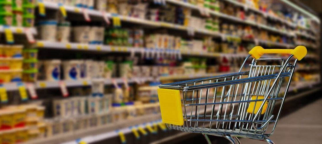 Marii retaileri și micii comercianți avertizează că plafonarea prețurilor la alimente, aprobată de Parlament, va scumpi produsele și va lovi în consumatori