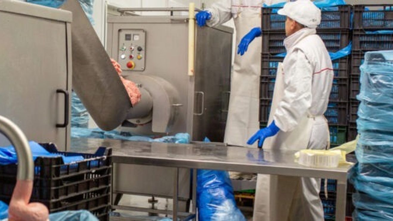 Analiză | Cum a evoluat comerțul cu utilaje de prelucrare a cărnii / Producția de mașini de procesare și ambalare a alimentelor din Germania a ajuns la 17 miliarde euro / SUA, Rusia și Olanda, pe primele 3 locuri, în topul pieței de vânzare pentru mașinile importate