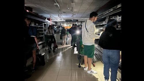 „Cumpărături de panică” în Spania și Portugalia, în urma penei masive de curent / Rafturile magazinelor, golite de apă, conserve și alimente de bază