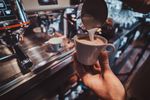 Micul dejun s-ar putea scumpi / Noile reguli UE pentru pesticide ar lovi cafeaua, citricele și strugurii