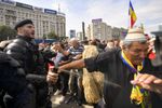LIVE UPDATE | FOTO-VIDEO | Circulația s-a reluat în zona Pieței Victoriei. 30 de persoane duse la poliție, doi ziariști agresați