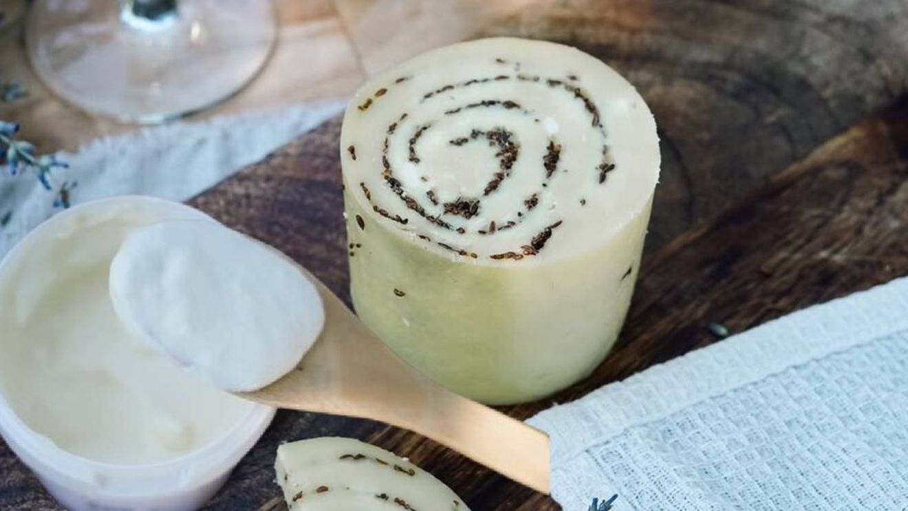 FERMIER CU VALOARE ADĂUGATĂ | De la vaci Jersey la brânzeturi artizanale / Ferma „Zarița”, botezată după celebra piesă a lui Mihai Mărgineanu / Artistul român este acționar în cadrul firmei: „El susține mâncarea naturală și tinerii fermieri”