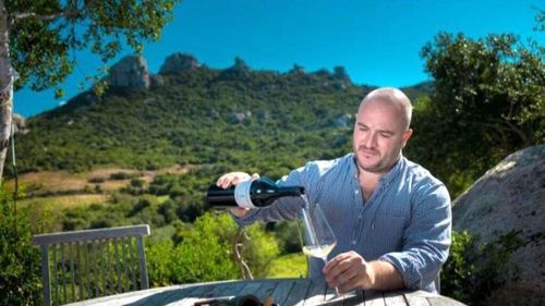 După două tentative nereușite de fugă, un cunoscut antreprenor din industria vinului din Sardinia a confesat uciderea unei femei care fusese dată dispărută în urmă cu două săptămâni. Pe camerele video apare cum femeia se urcă în mașina sa