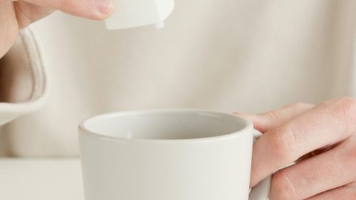 Un nou studiu arată că îndulcitorii artificiali ar putea ajuta la pierderea în greutate / Cu rezultate incerte și modeste, noul studiu întărește ideea că îndulcitorii artificiali nu sunt magici și trebuie consumați cu moderație