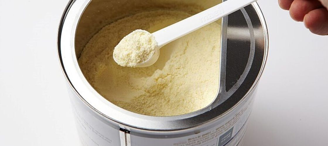 Nestlé și Danone, anchetate în Austria după retragerile de formule pentru sugari contaminate / Reacția companiilor