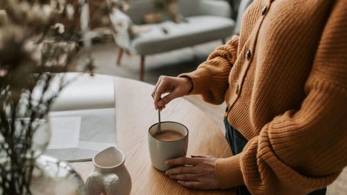 Cafeaua are beneficii suprinzătoare pentru sănătate, de la reducerea riscului de boli la îmbunătățirea stării de spirit, susțin specialiștii Mayo Clinic / Medic: „La consumatorii de cafea, există un risc scăzut de diabet de tip 2, boala Parkinson, boli hepatice și anumite tipuri de cancer”