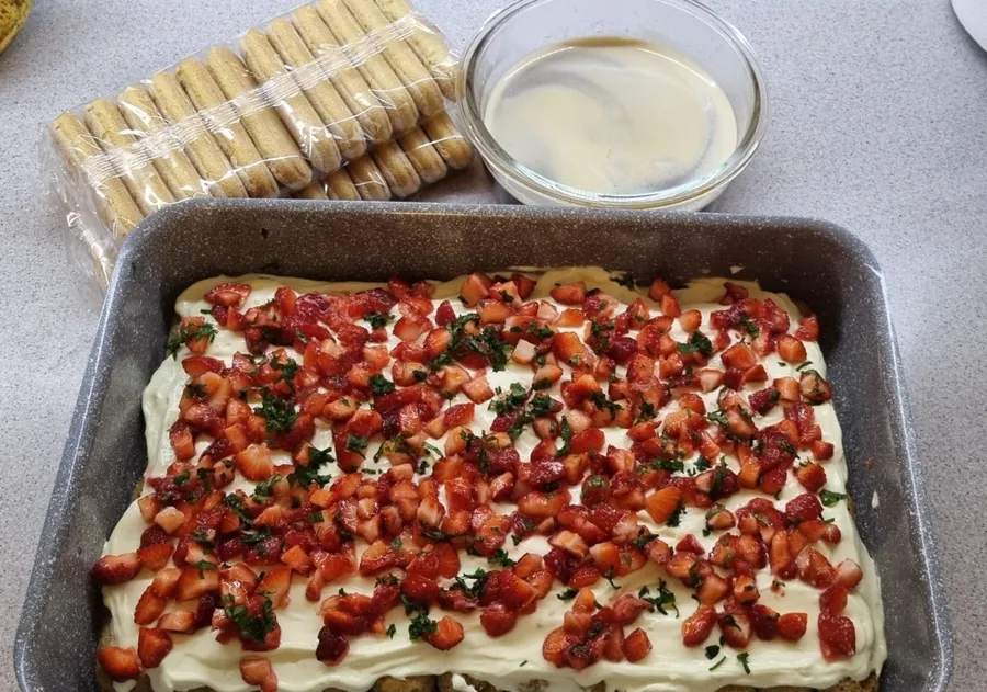 Tiramisu cu căplșuni și mentă. Rețeta pas cu pas