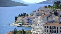 Neum, paradisul gurmanzilor cu buget redus: unde mănânci bine pe malul Adriaticii fără să-ți golești portofelul