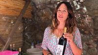 VIDEO Primul vin de cireșe din lume/ Cel sec merge perfect cu carne sau pește. Cel dulce este fermentat prin proceduri speciale și este minunat lângă brânzeturi sau ciocolată