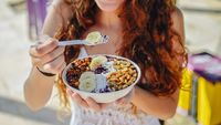 Alimentele „rele” de la micul dejun la care nu trebuie să renunți când vrei să slăbești. Pâinea și untul de arahide sunt pe listă