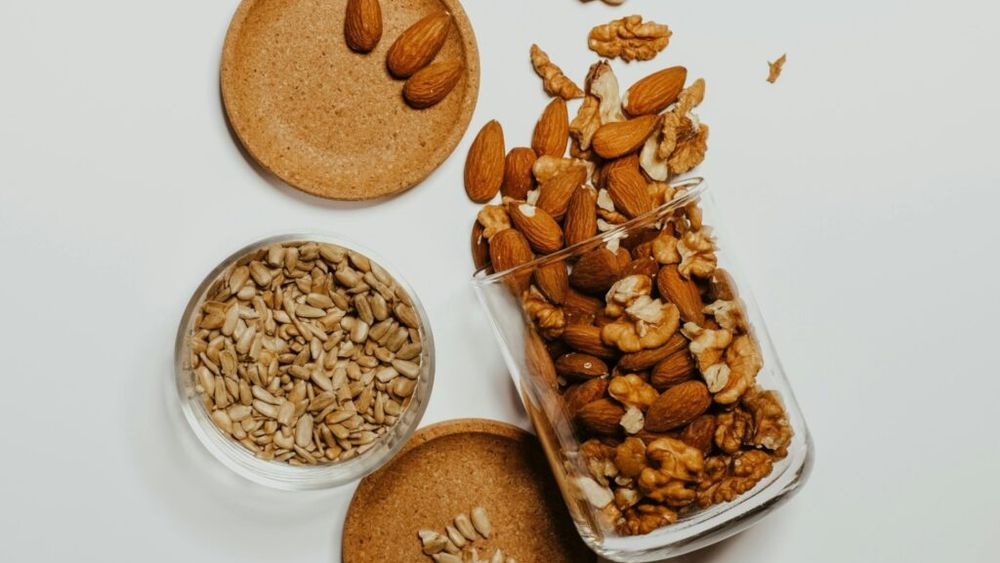 Migdalele sau nucile sunt mai sănătoase?/ Ambele conțin nutrienți benefici pentru inimă, intestine și creier/ Un dietetician dezvăluie care sunt cele mai bune pentru pierderea în greutate