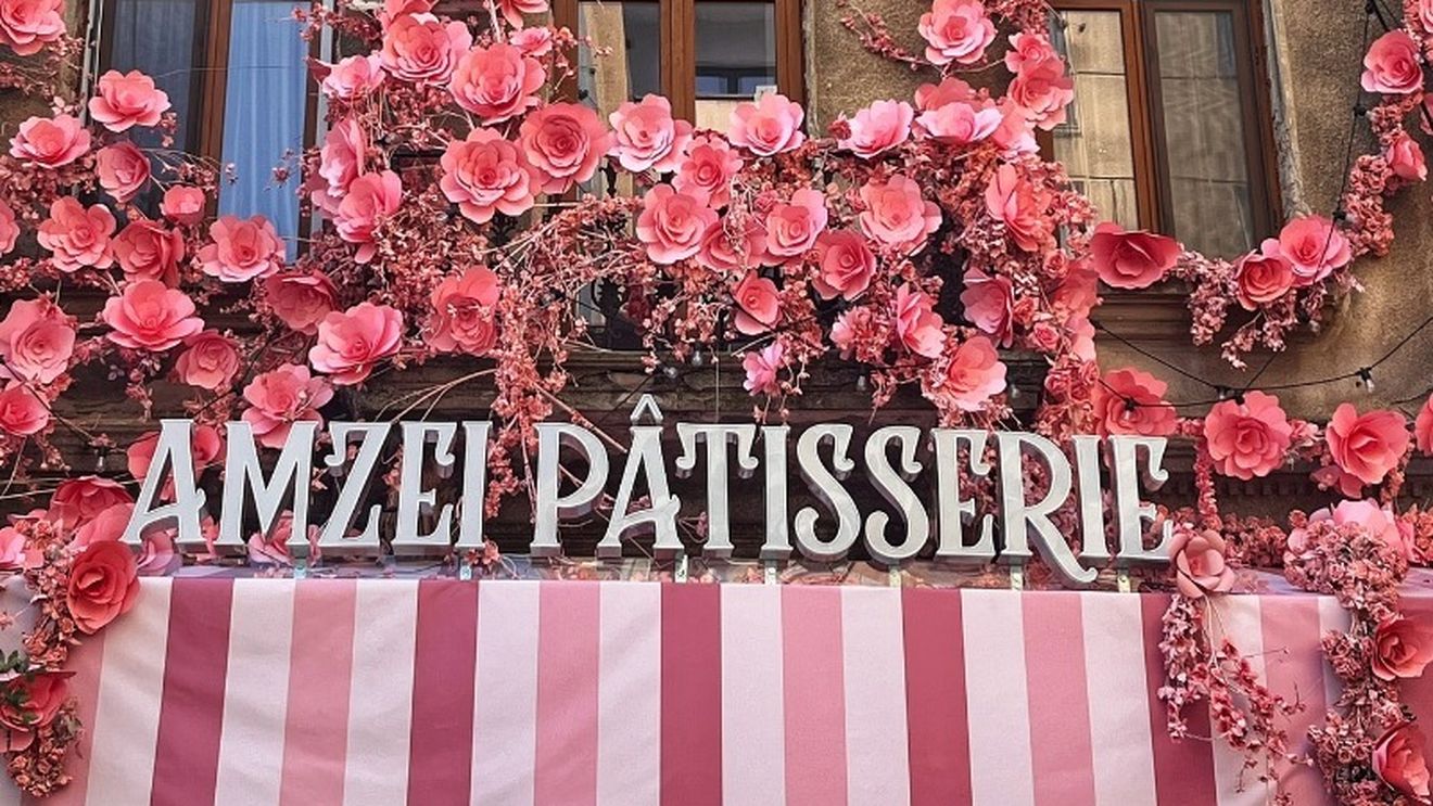 Patiseria Comteia, decorată timp de câteva zile în stilul ,,Emily in Paris”/Croissante gratis pentru clienți