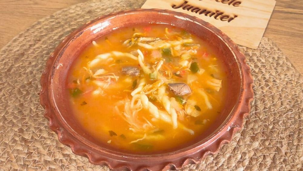 Rețetele Juanitei | Ciorbă tradițională de pui, legume și paste de casă, cu borș și leuștean, o bucurie pentru organism pe timp de iarnă