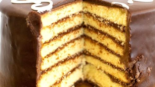 Celebrul tort Doboș a ajuns să fie la fel de iubit și la celălalt capăt al lumii. Adoptat de populația de la New Orleans, a devenit Doberge cake, desertul tradițional al imigranților din Caraibe