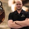 INTERVIU | Detartrajul, calea de a menține dinții sănătoși / Dr. Fadi Cherry (stomatolog): „Nu mănânci și nu bei nimic două ore după procedură, iar ulterior, eviți cafeaua, vinul roșu și ceaiul negru, pentru că pigmentează dantura”