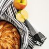Chec pufos cu mere și scorțișoară, acoperit cu glazură dulce / Perfect pentru micul dejun, cafeaua de după-amiază sau desert