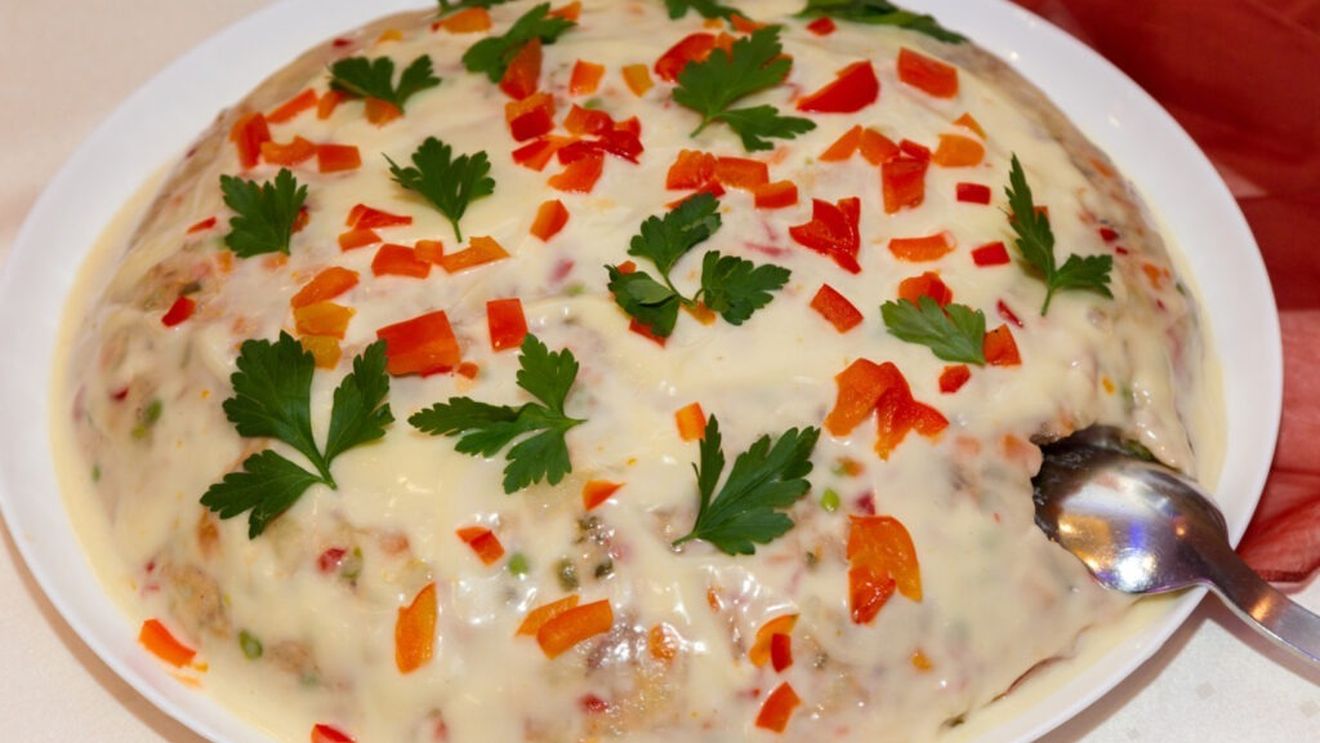 Salata de boeuf la români. Rețetă din 1926: „E mult mai fină și mai gustoasă cu carne de pasăre”