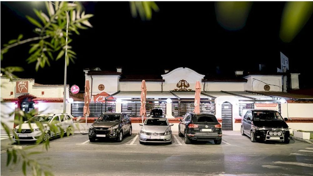 Celebrul restaurant „Doi Cocoși” din București a fost demolat / În locul său va fi construit un ansamblu imobiliar