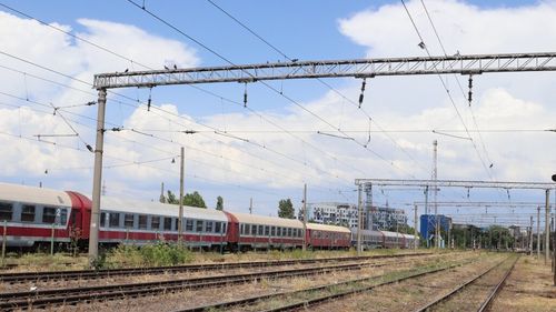 Probleme în transportul pe cale ferată în nordul Moldovei, din cauza unui accident pe calea ferată între un autotren cu cereale și un tren