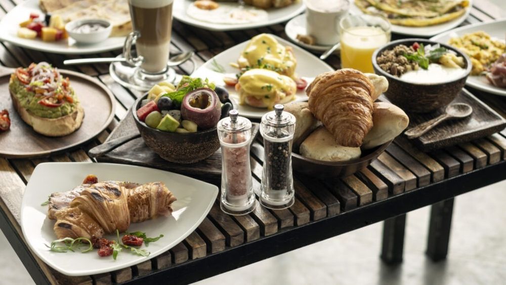 Vacanța la all-inclusive se termină cu kilograme în plus/ Iată ce spun nutriționiștii că ar alege ei de mâncare în astfel de restaurante