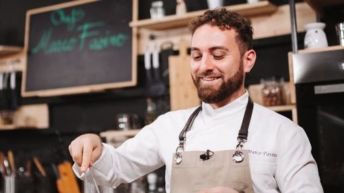 FOTO | Pui ulei în apa pentru paste? Un chef italian demontează mai multe mituri legate de paste / Marco Favino: „Nu are niciun sens, pentru că se duce direct la chiuvetă”