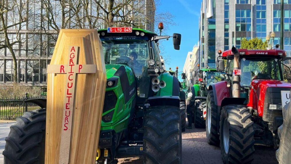 Blocarea graniței franco-spaniole de către agricultorii iberici și francezi dă tonul manifestațiilor împotriva politicilor agricole europene