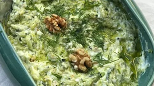 Salată de dovlecei cu iaurt, usturoi și nuci / Un preparat răcoritor din bucătăria turcească