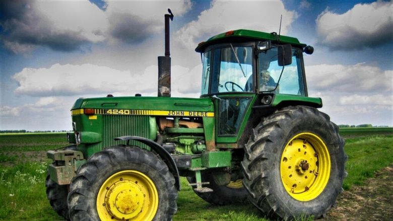Seceta lovește și logistica agricolă: John Deere oprește transportul tractoarelor pe Rin