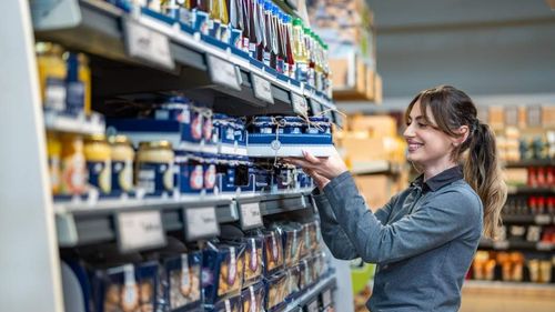 Lidl rămâne consecvent angajamentului de a fi cel mai bun plătitor din retailul alimentar / Cel mai mic salariu din companie este cu 31% mai mare decat salariul minim pe economie