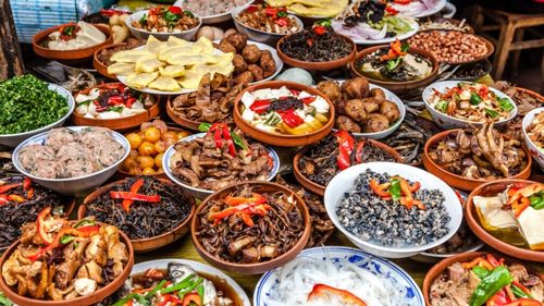 Zece alimente bizare din antichitate care se mai consumă și astăzi / Unele sunt mai mult decât ciudate