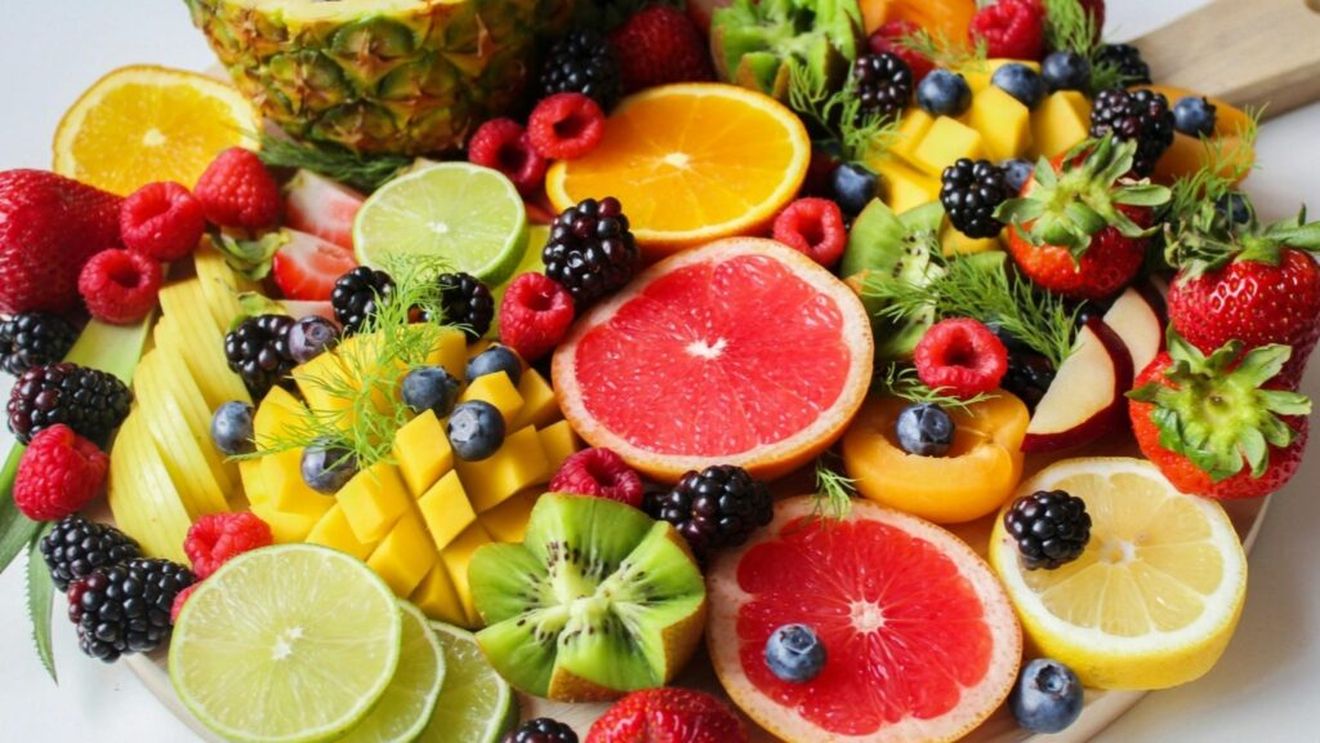 Studiu: Mănâncă fructe când ești încă tânăr ca să nu cazi în depresie la bătrânețe