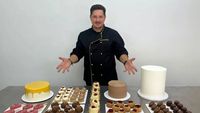 Poveste cu lacrimi și zâmbete. Un tată din Sibiu împlinește visul soției. Împreună cu cei doi copii prepară prăjituri după caietul de rețete al femeii