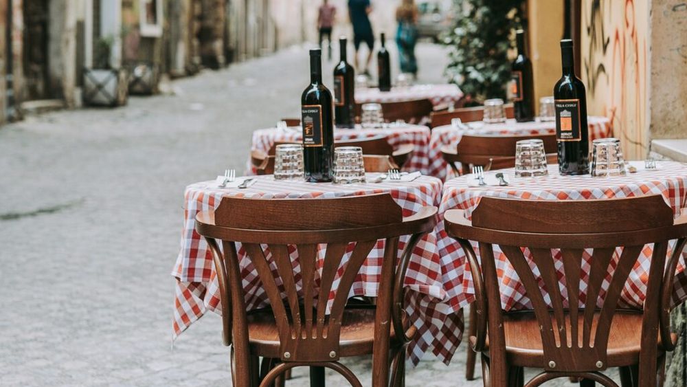 Ce nu vei vedea aproape niciodată pe masa unui italian / 5 preparate care domină meniurile pentru turiști, dar pe care localnicii le ocolesc